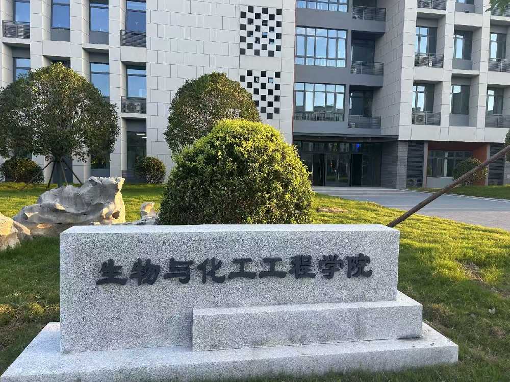 龙华区扬州职业大学体育场高杆灯项目